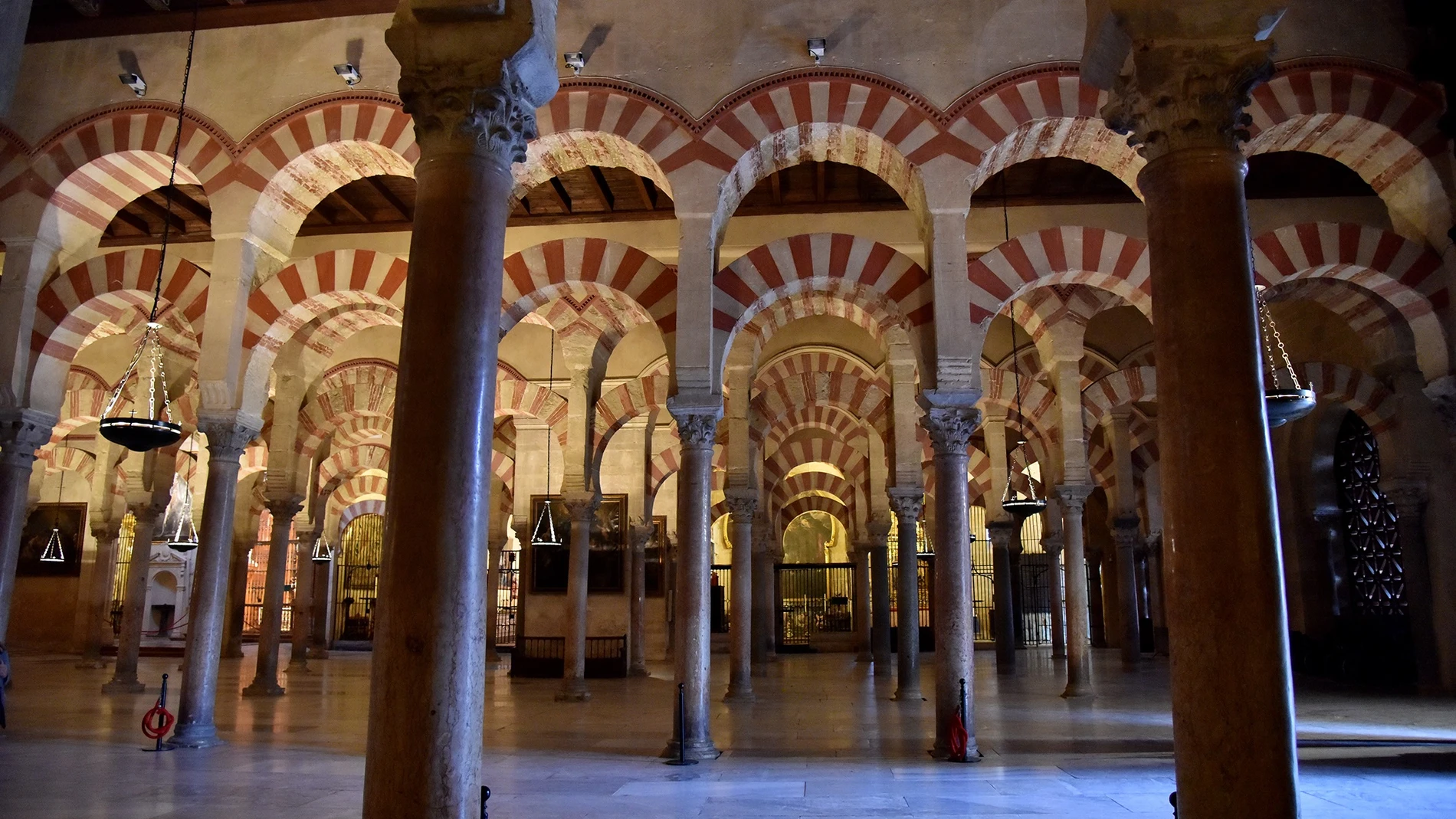 Interior de la Mezquita-Catedral de Córdoba