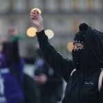 Integrantes de grupos feministas protestan hoy para exigir al presidente de México, Andrés Manuel López Obrador, que revoque la precandidatura a la Gobernación de Guerrero del senador Félix Salgado Macedonio, en el Zócalo de la Ciudad de México (México).