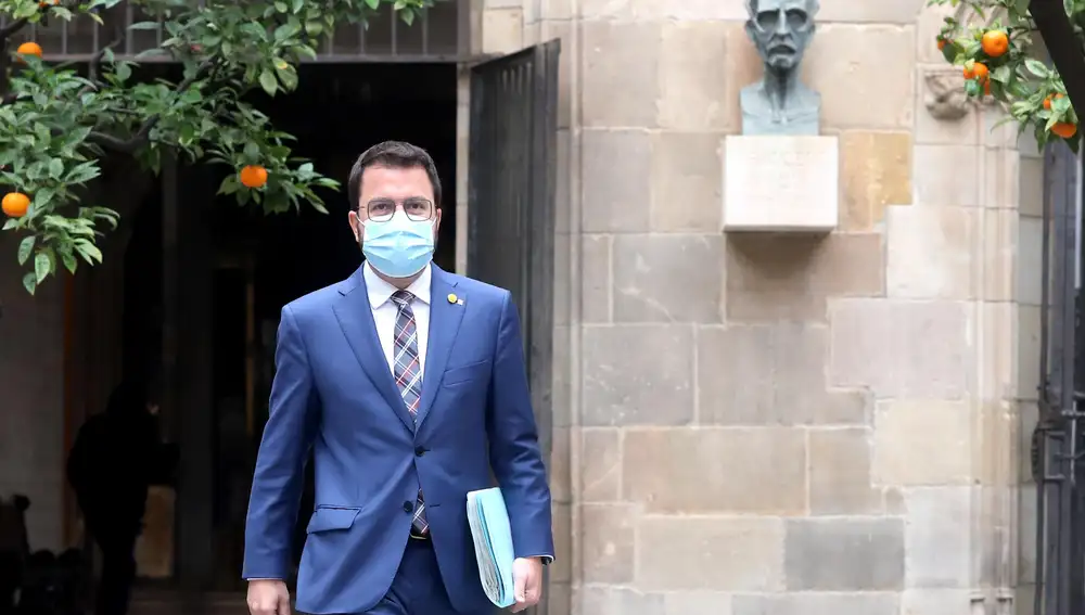 El vicepresidente de la Generalitat en funciones, Pere Aragonès, a su llegada a la reunión semanal del Govern, la primera tras las elecciones catalanas del 14F, que se celebra mientras tanto Pere Aragonès (ERC) como Salvador Illa (PSC) mantienen contactos con las demás fuerzas en busca de apoyos para su investidura. EFE/Generalitat/Rubén Moreno CRÉDITO OBLIGATORIO? SÓLO USO EDITORIAL? SOLO USO PERMITIDO PARA ILUSTRAR LA NOTICIA QUE APARECE EN EL PIE DE FOTO
