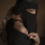 La joven Al Anoud Husein Sharian es un claro ejemplo del destino reservado a numerosas niñas en Yemen, víctimas de los malos tratos y abusos