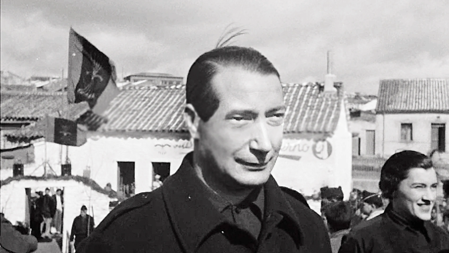 Hedilla, junto a Pilar Primo de Rivera, hermana de José Antonio, fundador de Falange