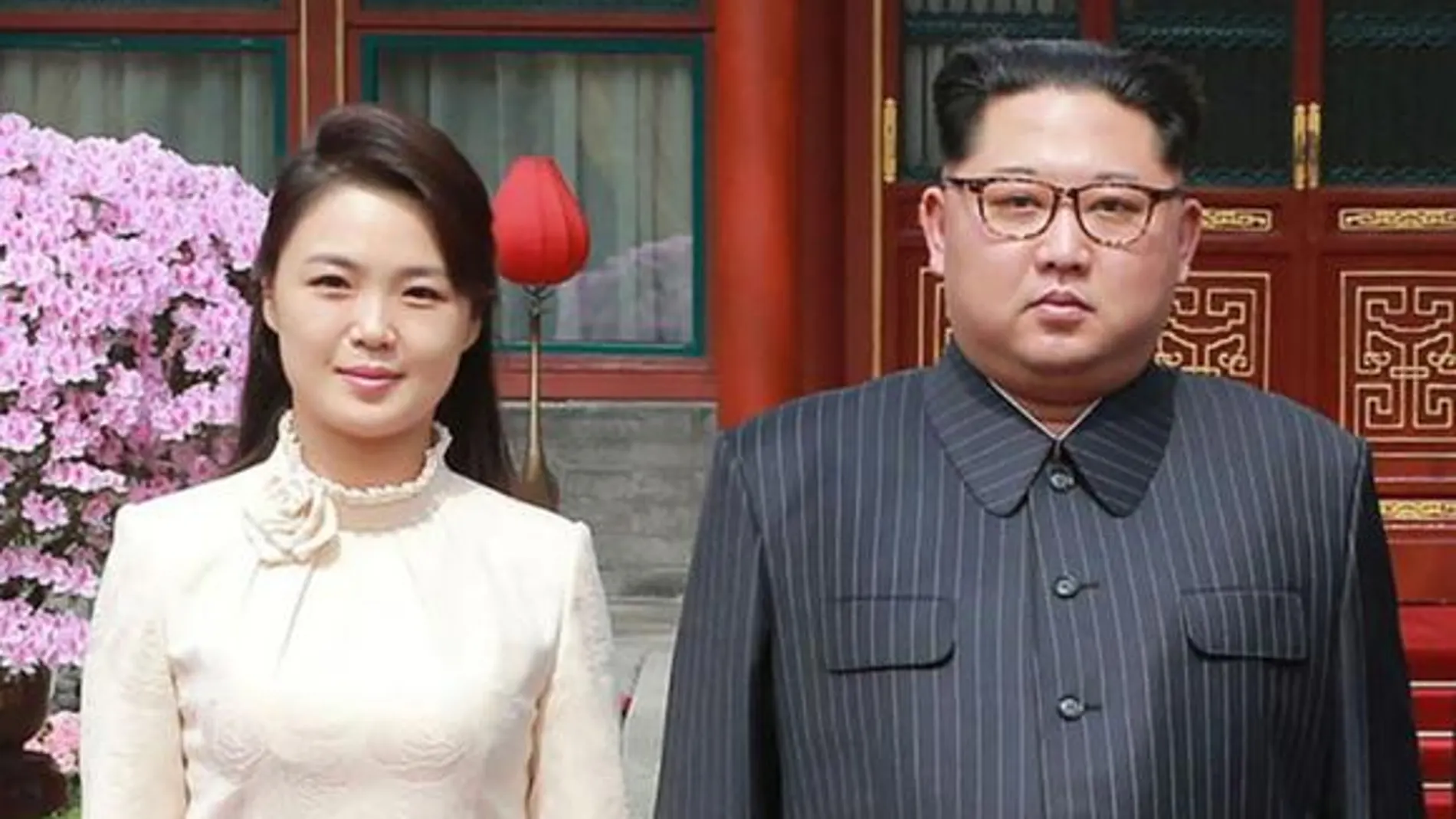 Kim Jong Un con su esposa Ri Sol-ju
