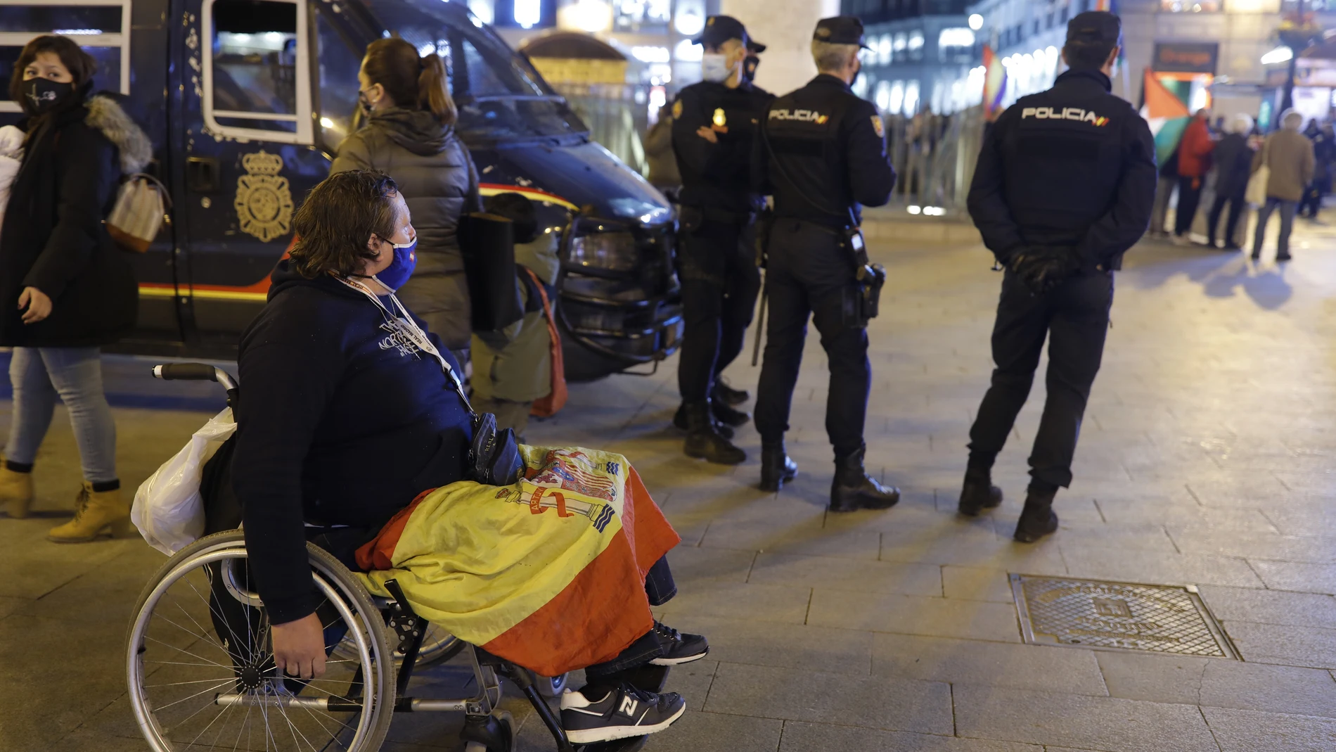 Ambiente de policia en la Puerta del Sol el dia despues de la manifestacion contra la encarcelacion del rapero Hasel con numerosos disturbios en la misma.