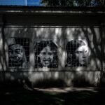 AME6742. BUENOS AIRES (ARGENTINA), 18/02/2021.- Fotografía de un mosaico con caras de personas, en el antiguo centro de detención clandestina de la ESMA hoy, en Buenos Aires (Argentina). Un tribunal argentino dictará sentencia en el juicio que desde 2018 sienta en el banquillo a ocho imputados por crímenes de estado cometidos contra 800 personas en la ex escuela de mecánica de la armada, el mayor centro clandestino de detención y tortura durante la última dictadura. EFE/ Juan Ignacio Roncoroni
