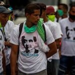 AME7101. CARACAS (VENEZUELA), 20/02/2021.- Un grupo de personas asiste a un concierto para pedir la libertad del empresario colombiano Álex Saab, presunto testaferro del presidente de Venezuela, Nicolás Maduro, hoy, en Caracas (Venezuela). Saab fue detenido el 12 de junio de 2020 cuando su avión hizo escala para repostar en el Aeropuerto Internacional Amilcar Cabral de la isla caboverdiana de Sal tras una petición de Estados Unidos cursada a través de Interpol por supuesto blanqueo de millones de dólares. EFE/ Miguel Gutiérrez