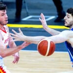 Barreiro asiste a un compañero ante Israel