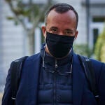 El ex número dos del Ministerio del Interior Francisco Martínez en la Plaza de la Villa de París (Madrid), cerca de la sede de la Audiencia Nacional