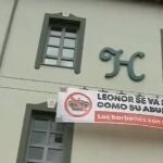 Pancarta colgada en el edificio de la antigua harinera La Perla después hotel "Marqués de la Ensenada" de Valladolid, "okupado" por el movimiento de La Molinera