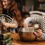 Enseñar hábitos saludables en la cocina es fundamental para que tus hijos no sean obesos el día de mañana