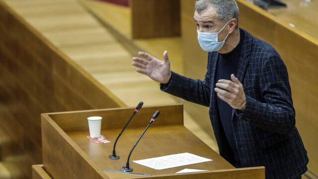 El portavoz de Ciudadanos, Toni Cantó durante una Sesión de Control al Gobierno valenciano