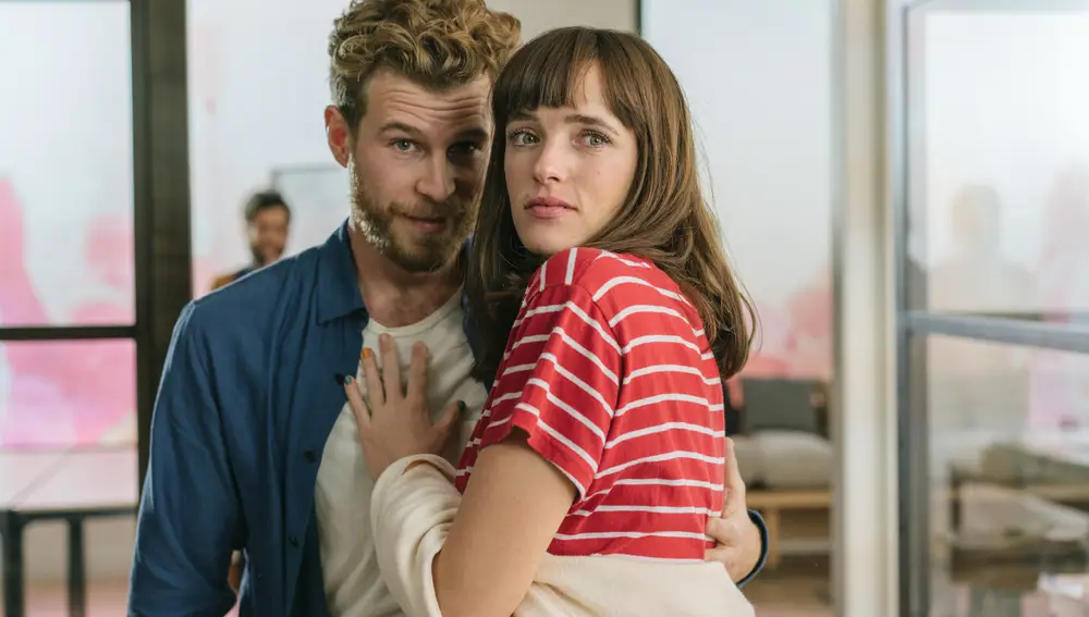 Susana Abaitua y Álvaro Cervantes protagonizan "Loco por ella", una comedia romántica sobre la lucha contra la estigmatización de las enfermedades de salud mental
