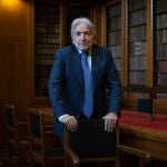El presidente de Foment del Treball, Josep Sánchez Llibre, en la biblioteca de la sede de la patronal en Barcelona.