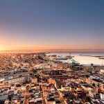 Panorámica de la ciudad de Almería, con la Alcazaba a la izquierda 