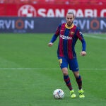 Óscar Mingueza con el Barcelona.