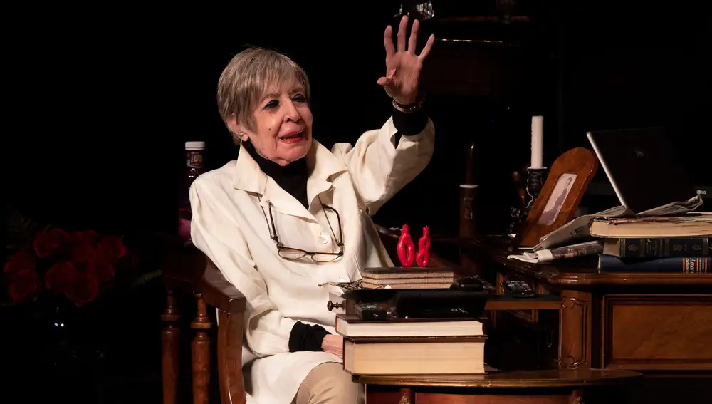 La actriz Concha Velasco, en la obra "La habitación de María". EFE/Villar López