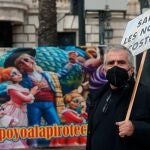 Empresarios y trabajadores de empresas pirotécnicas de la Comunitat Valenciana se concentraron a las puertas del Ayuntamiento de València para pedir ayudas a las Administraciones el pasado 1 de marzo