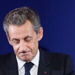 El ex presidente francés acude a la televisión pública para defender su inocencia