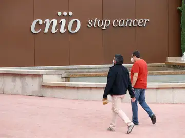 Dos empleados acuden a la sede del CNIO Dos empleados acuden a la sede del CNIO