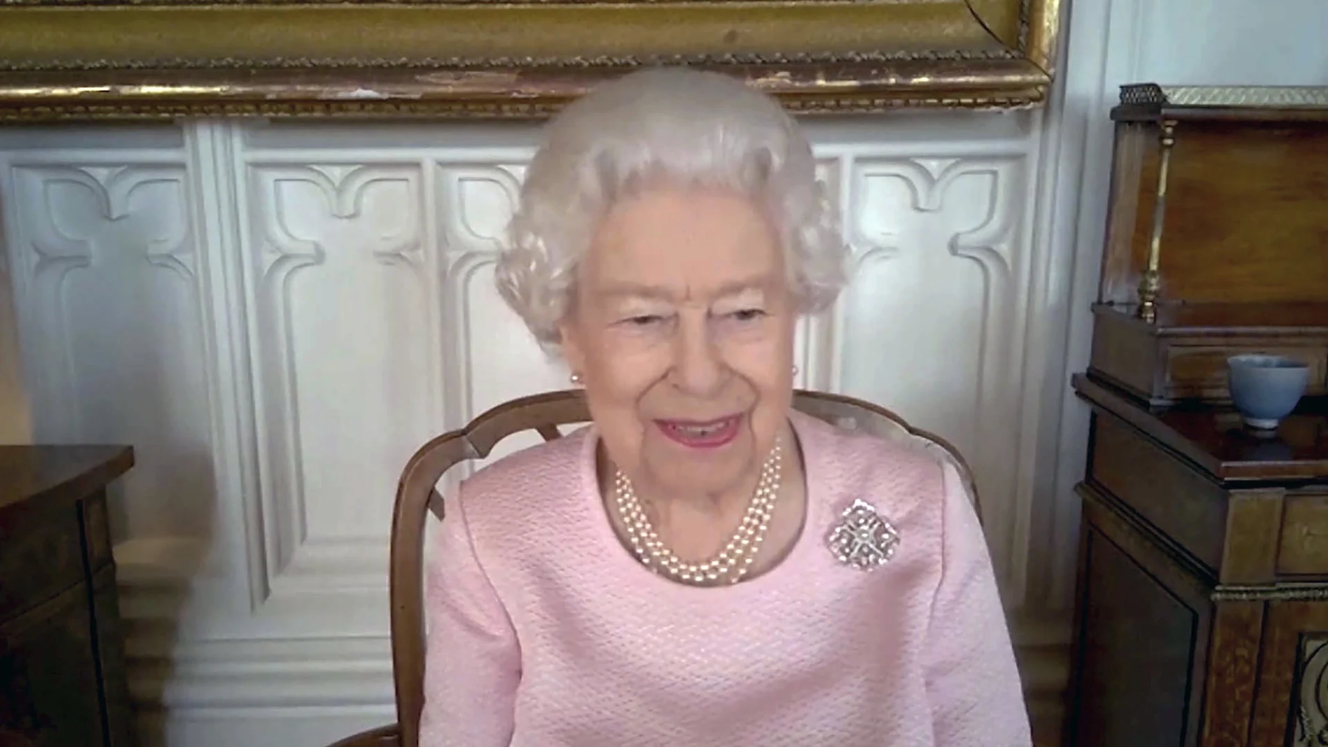 La reina Isabel II en un Zoom desde el Castillo de Windsor