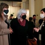 Las diputadas de la CUP, Dolors Sabater (c), de JxCAT, Laura Borràs (i), y de ERC, Marta Vilalta (d).