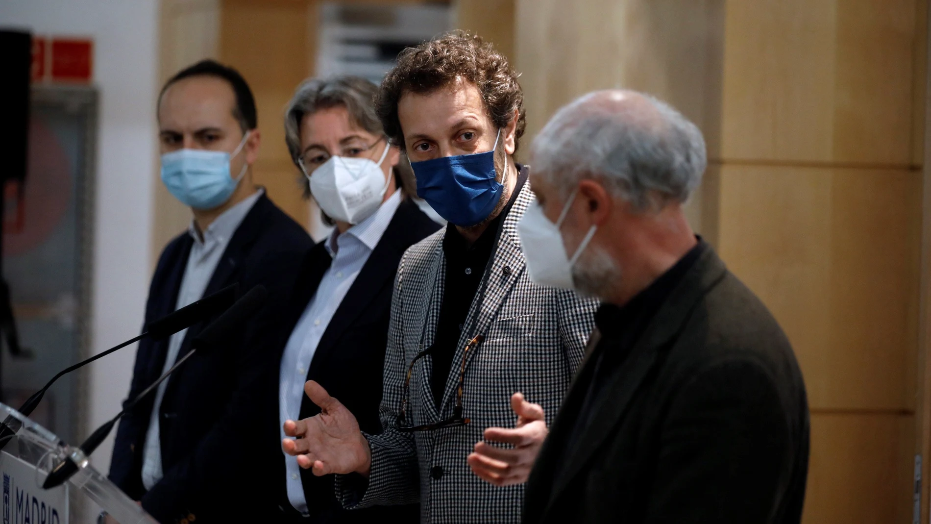 MADRID, 04/03/2021.- Los concejales de Más Madrid Marta Higueras (2i), Felipe Llamas (2d), Luis Cueto (d) y José Manuel Calvo (i)
