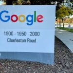 Vista de la entrada de la sede de Google en Mountain View en California