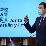 El consejero de Economía y Hacienda, Carlos Fernández Carriedo, presenta la contabilidad regional