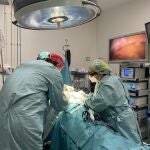 Imagen tomada durante el trasplante cruzado entre España e Italia, el cuarto internacional realizado en los meses de pandemia