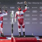Vincent Kriechmayr en el podio tras ganar el Descenso de Saalbach