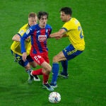 Bryan Gil con el Eibar.
