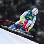 Marco Odermatt, de Suiza, baja a toda velocidad por la pista durante la carrera de Súper G masculino en la Copa del Mundo de Esquí Alpino de la FIS en Saalbach-Hinterglemm, Austria, 07 de marzo de 2021. EFE/EPA/CHRISTIAN BRUNA