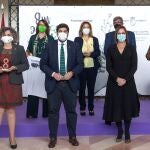 Foto de familia con las galardonadas de los premios 8M