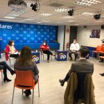 La presidenta del PP valenciano, Isabel Bonig, durante la reunión que ha mantenido hoy con miembros de su partido