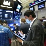 Los mercados recibieron con alzas la aprobación del plan de estímulos de la Administración Biden