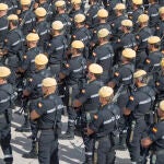 Efectivos de la UME, con su boina mostaza, durante un acto