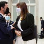 La presidenta del Parlament, Laura Borràs (JxCat) con Roger Torrent y el candidato a la presidencia de la Generalitat, Pere Aragonès (ERC) tras la sesión constitutiva de la cámara