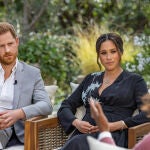 Los duques de Sussex durante su entrevista con Oprah Winfrey.