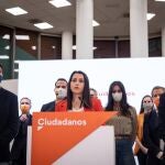 El vicepresidente de la Junta y coordinador de Cs en Andalucía, Juan Marín, a la izquierda de Inés Arrimadas