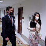 Los portavoces de Vox Iván Espinosa de los Monteros y Macarena Olona