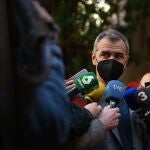 El hasta ahora portavoz de Ciudadanos en las Cortes Valencianas y coordinador autonómico del partido en esa comunidad, Toni Cantó, atiende a los medios en las Cortes, un día después de anunciar su retirada de la política, en Valencia, Comunidad Valenciana (España), a 16 de marzo de 2021. Cantó ha asegurado este martes, tras su anuncio de que deja la política, que ha recibido una propuesta de una productora de televisión y que no tiene ninguna oferta del PP.16 MARZO 2021;TONI CANTÓ;CORTES VALENCIANAS;POLÍTICA;RETIRADA;CIUDADANOS;COMUNIDAD VALENCIANA;VALENCIAJorge Gil / Europa Press16/03/2021