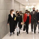 Miembros de Esquerra Republicana, Junts, la CUP y el PDeCat a su llegada a una rueda de prensa convocada en el Congreso de los Diputados.