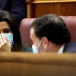 Arrimadas, ayer con Edmundo Bal, en sus escaños en el Congreso en la sesión de control