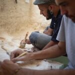 Imagen de archivo de investigadores en el yacimiento de Orce
