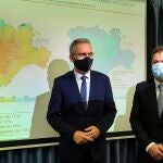 El delegado del Gobierno en Castilla y León, Javier Izquierdo, acompañado por el jefe del Grupo de Predicción y Vigilancia de la Delegación Territorial de la Aemet en la Comunidad, Jesús Gordaliza, comparecen en rueda de prensa para hacer balance meteorológico del invierno y presentar las previsiones para esta primavera.