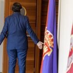 El presidente de la Junta de Castilla y León, Alfonso Fernández Mañueco a su llegada a una rueda de prensa en Valladolid