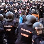 Efectivos policiales vigilan la manifestación