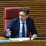 El portavoz de Sanidad del Grupo Parlamentario Popular, José Juan Zaplana, critica el plan de vacunación del Consell.