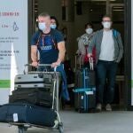 Pasajeros a su llegada este domingo al aeropuerto de Palma de Mallorca