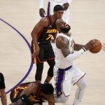 LeBron James, justo en el momento de lesionarse en el partido de los Lakers contra los Hawks