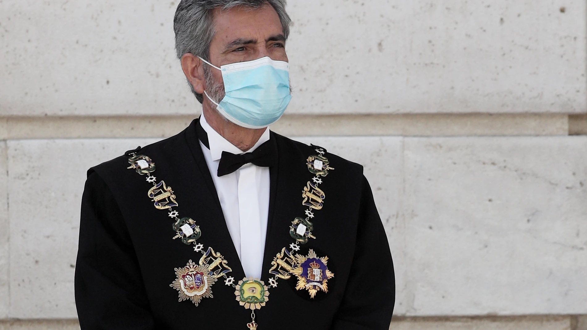 El presidente del Tribunal Supremo y del Consejo General del Poder Judicial (CGPJ), Carlos Lesmes en la entrada del Palacio de Justicia, antes del acto de apertura del año judicial 2020/2021